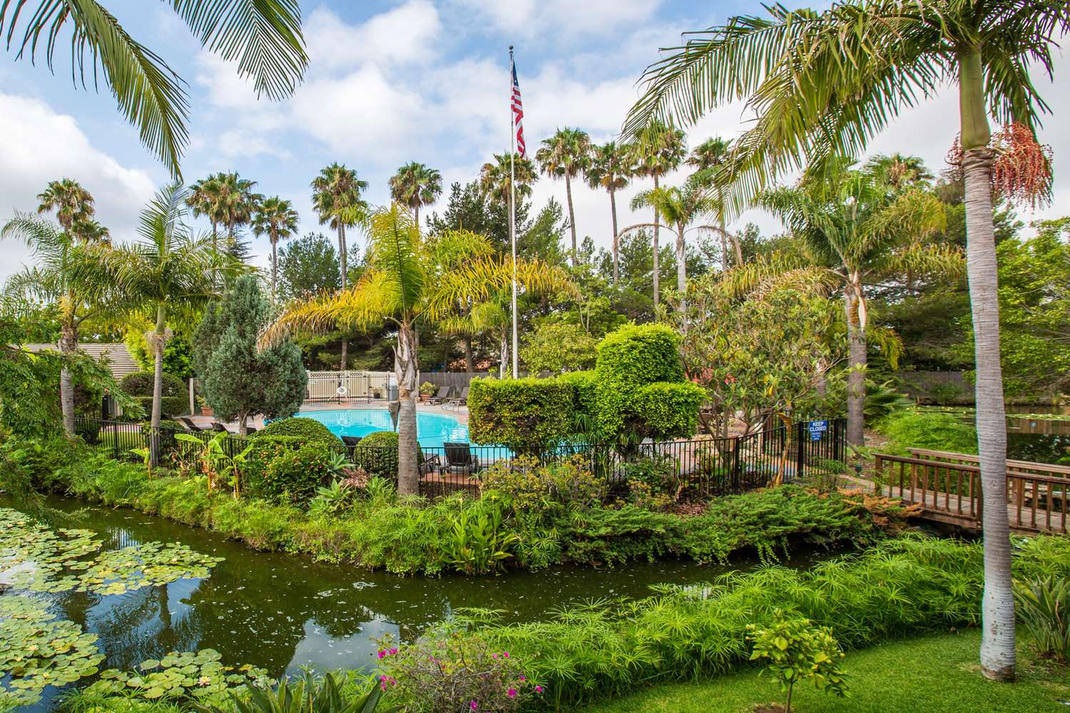 Ramada By Wyndham Santa Barbara 35/42