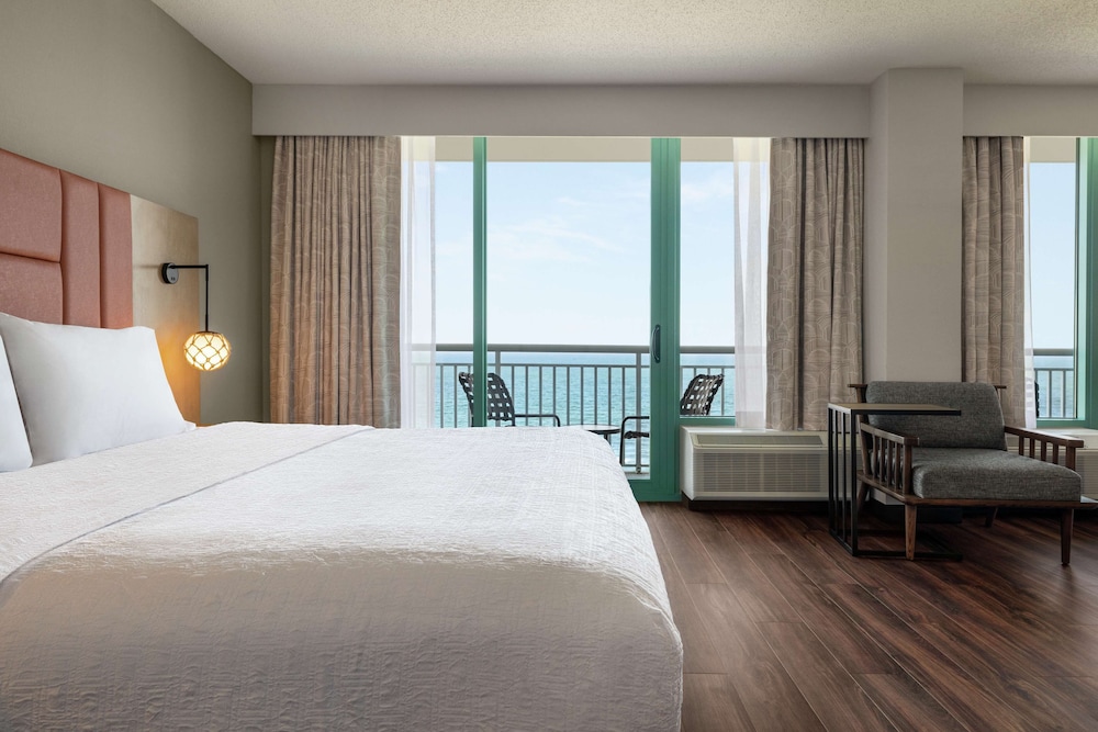 Suite, King Bed, Ocean Front, Sofa, Accessible