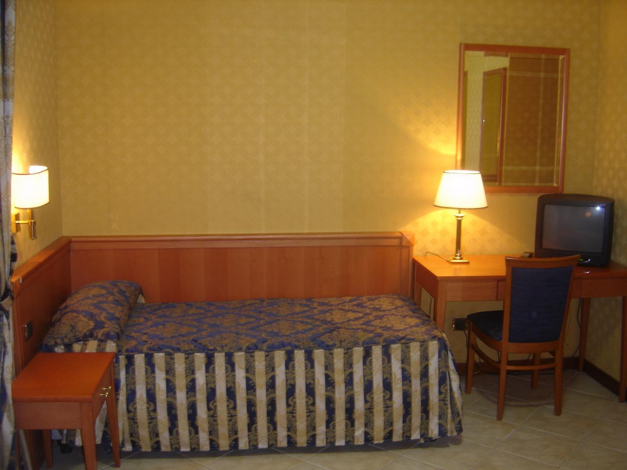 Hotel Mariano 5/18