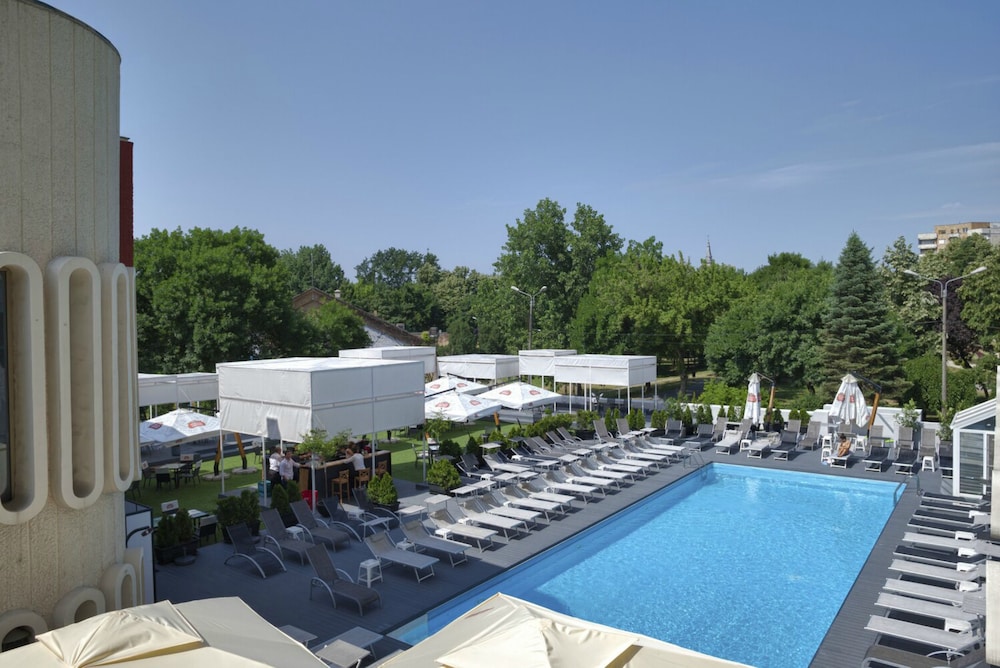 North Star Continental Resort 5/55