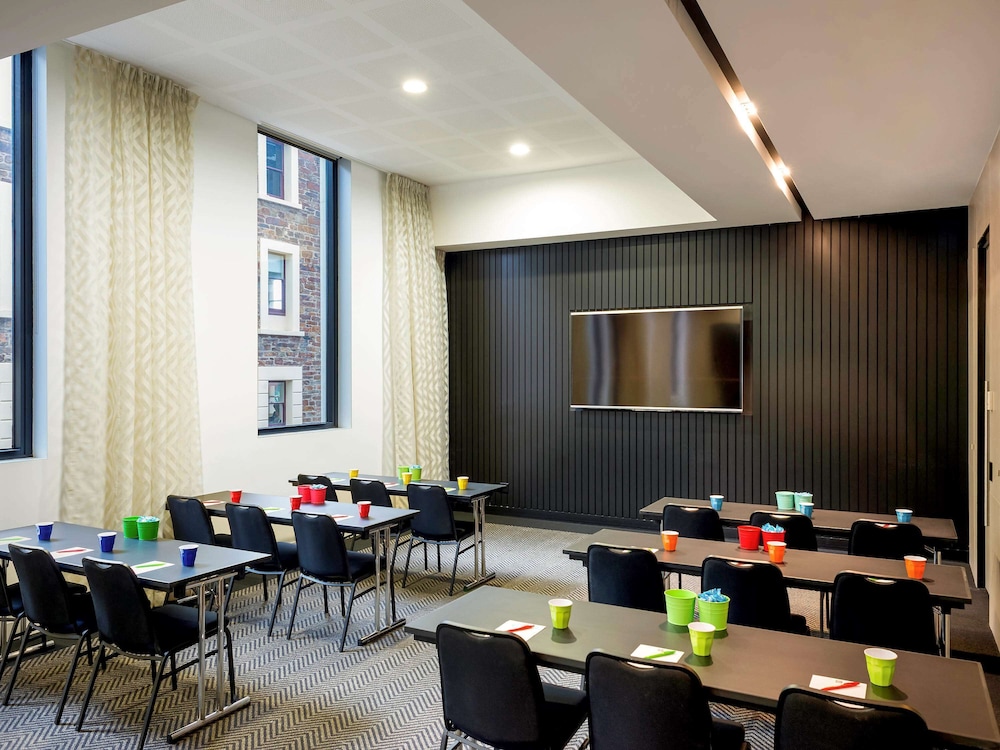 IBIS ADELAIDE 53/71