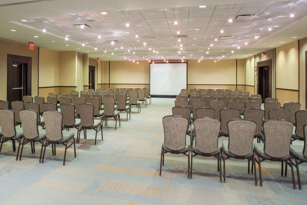 CROWNE PLAZA LOMBARD DOWNERS GROVE 63/74
