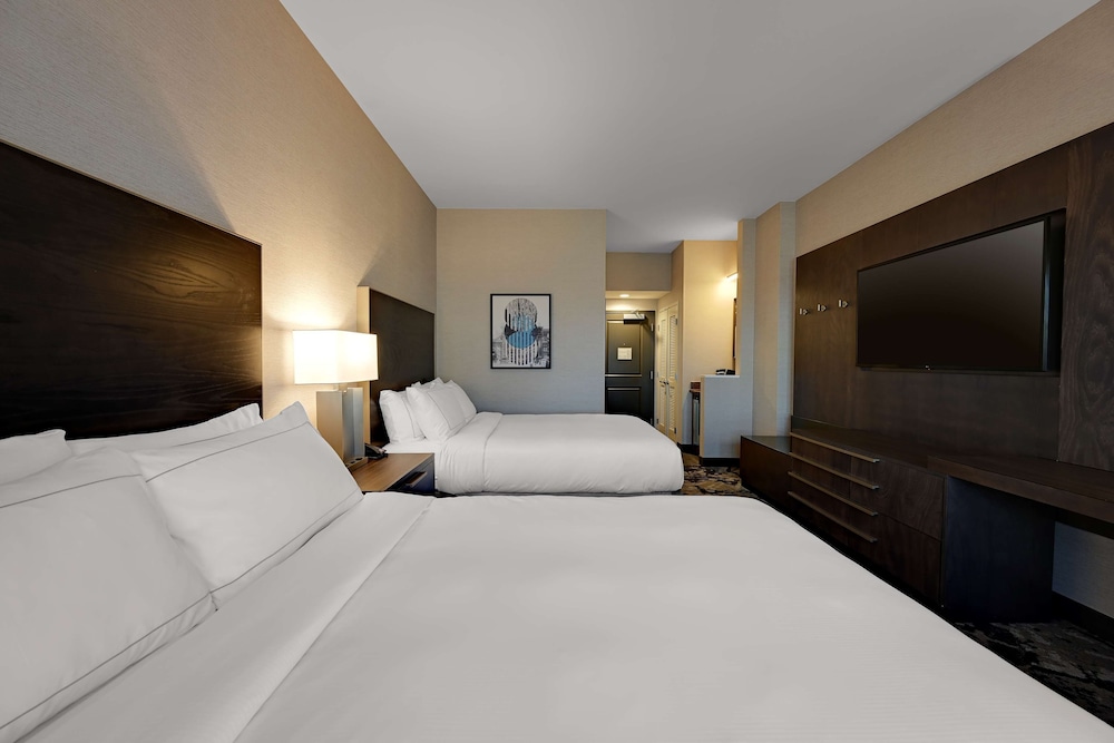 ROOM, KING BED