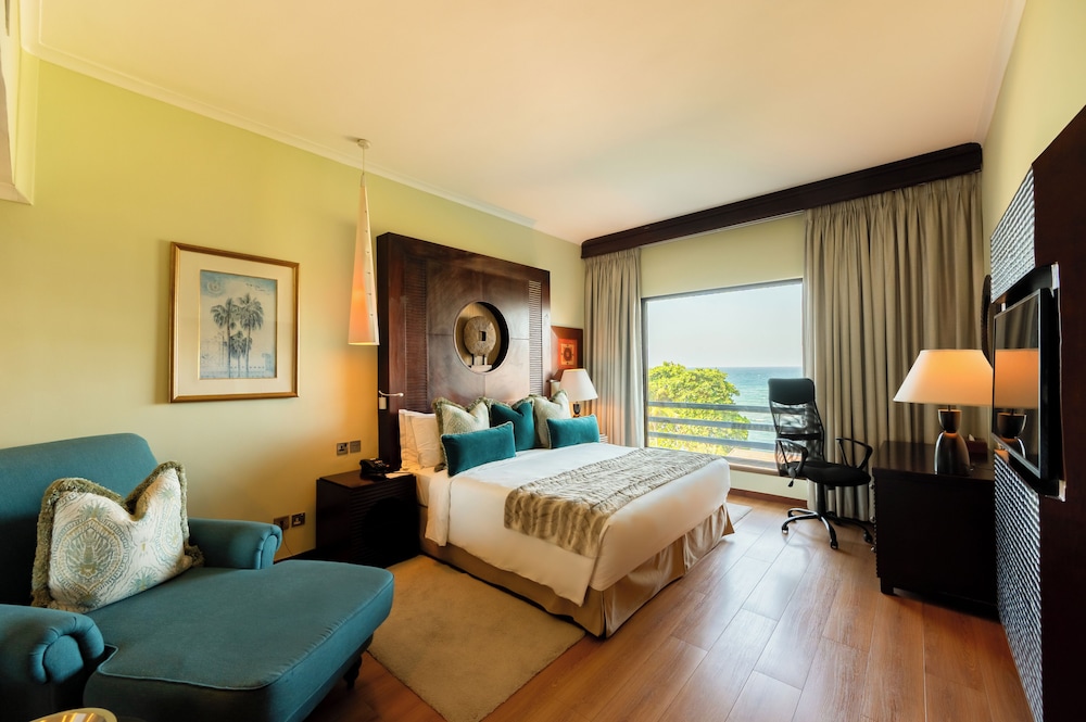 EXECUTIVE, SUITE