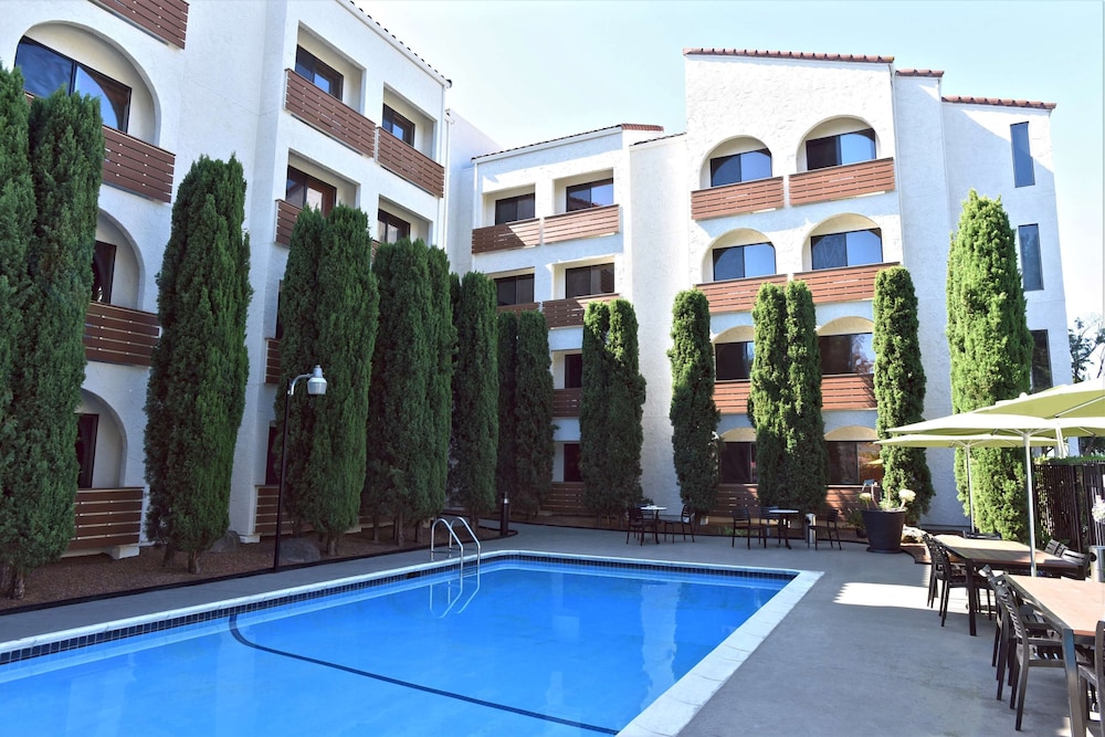 Hotel Avante A Joie de Vivre Boutique Hotel 30/50