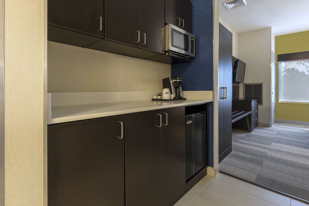 Holiday Inn Express and Suites Chicago West St Charles an IHG Hotel 2/72