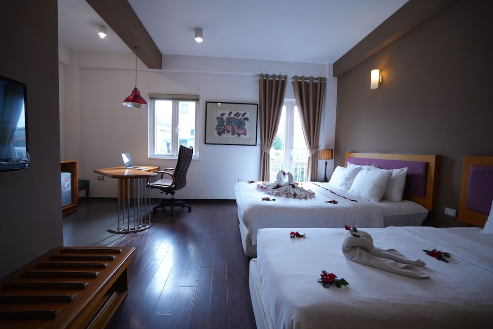 1 BEDROOM, SENIOR, DOUBLE OR TWIN BED, COURTYARD VIEW