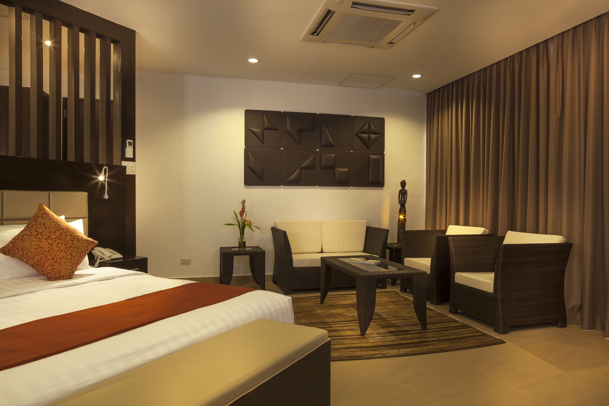 CLUBHOUSE SUITE
