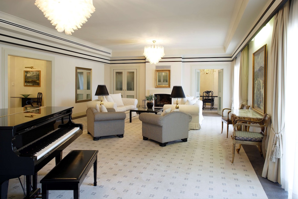 Hyatt Hotel Canberra 52/75