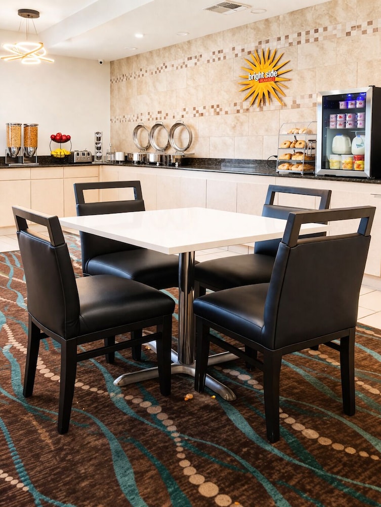 La Quinta Inn & Suites by Wyndham Kerrville 52/61