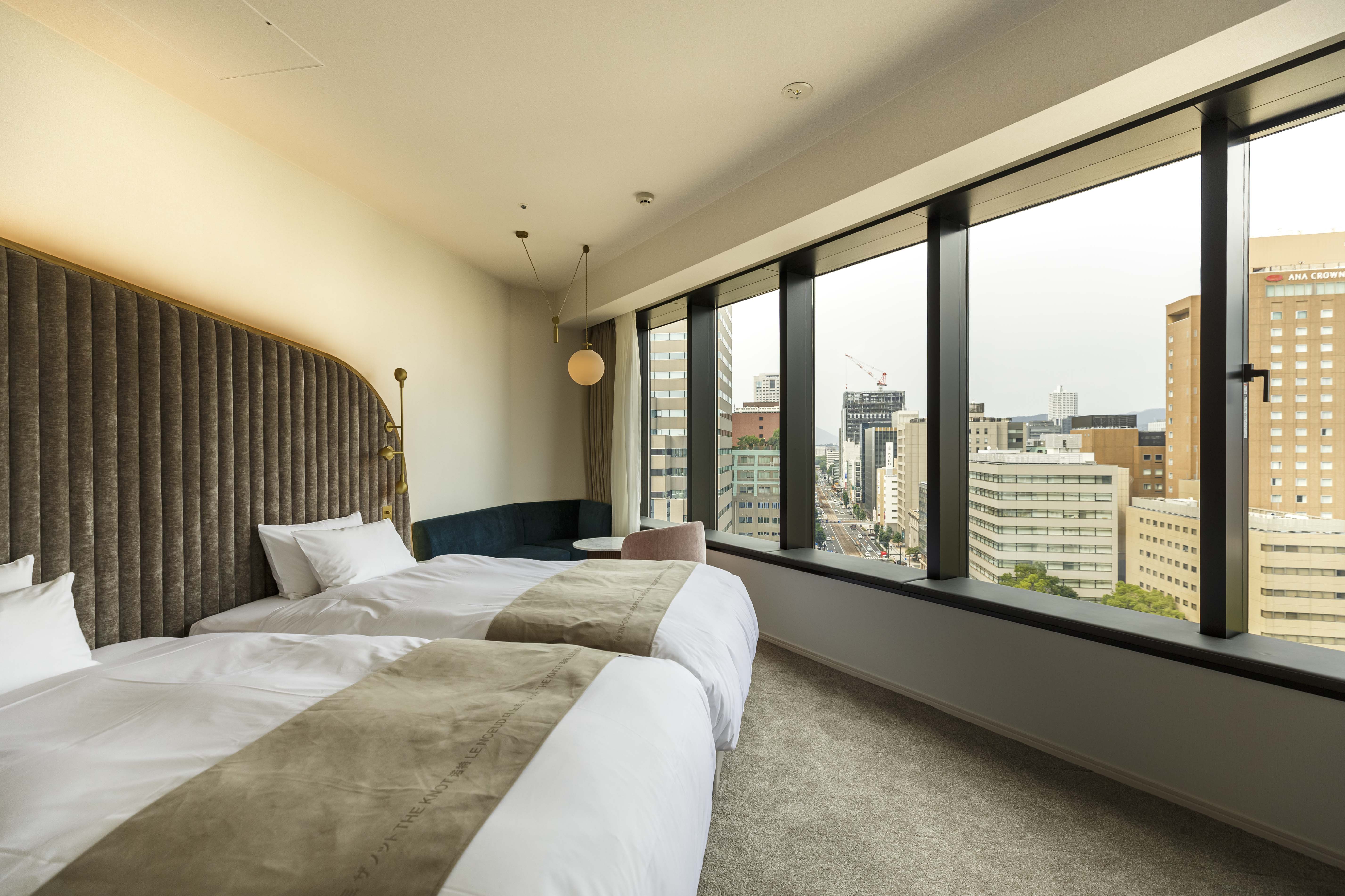 DELUXE, TWIN BEDS, PANORAMIC CITY VIEW