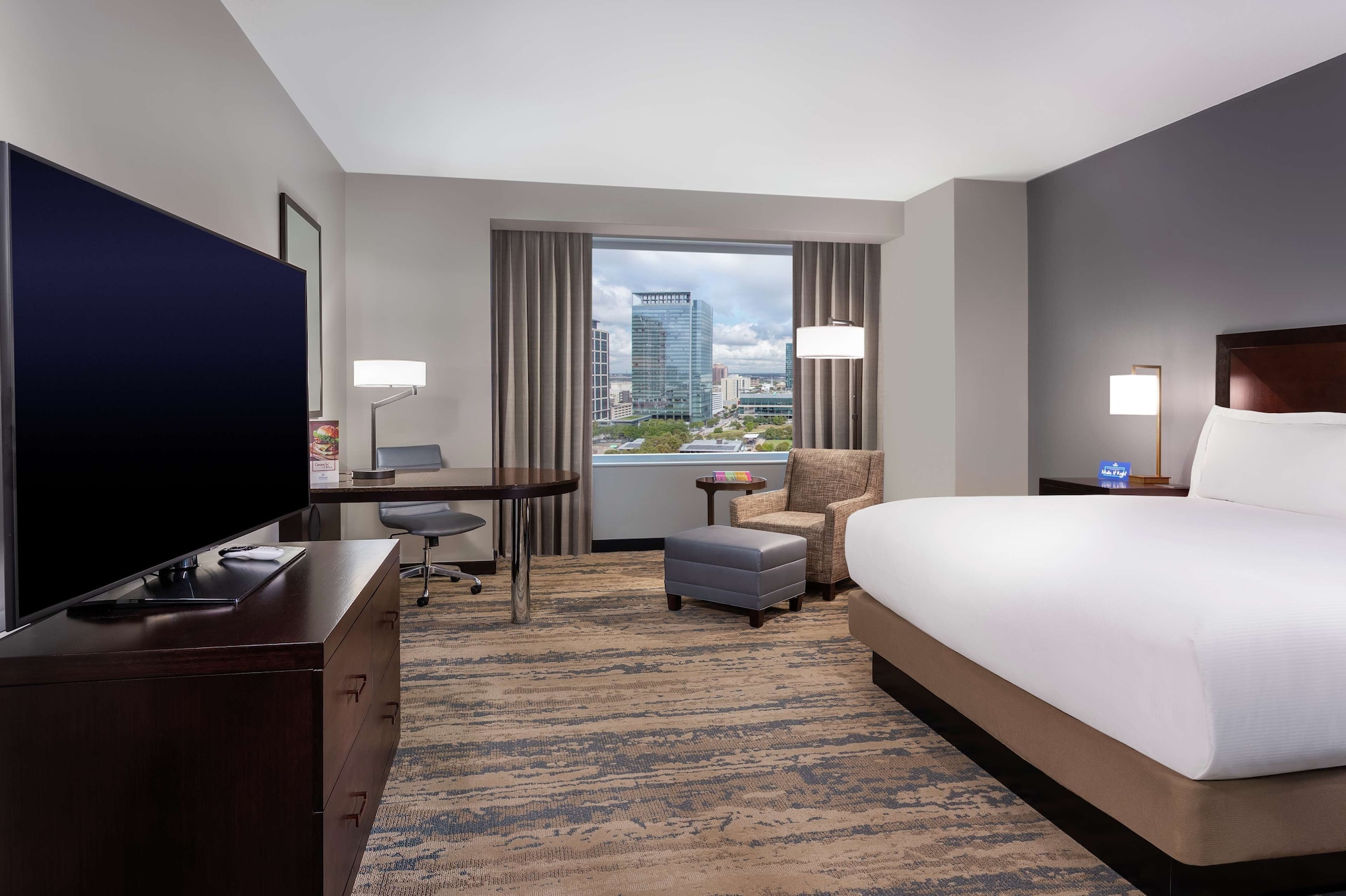 EXECUTIVE, KING BED, CLUB LOUNGE ACCESS