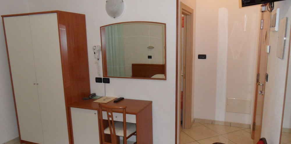 Hotel Odeon 9/48