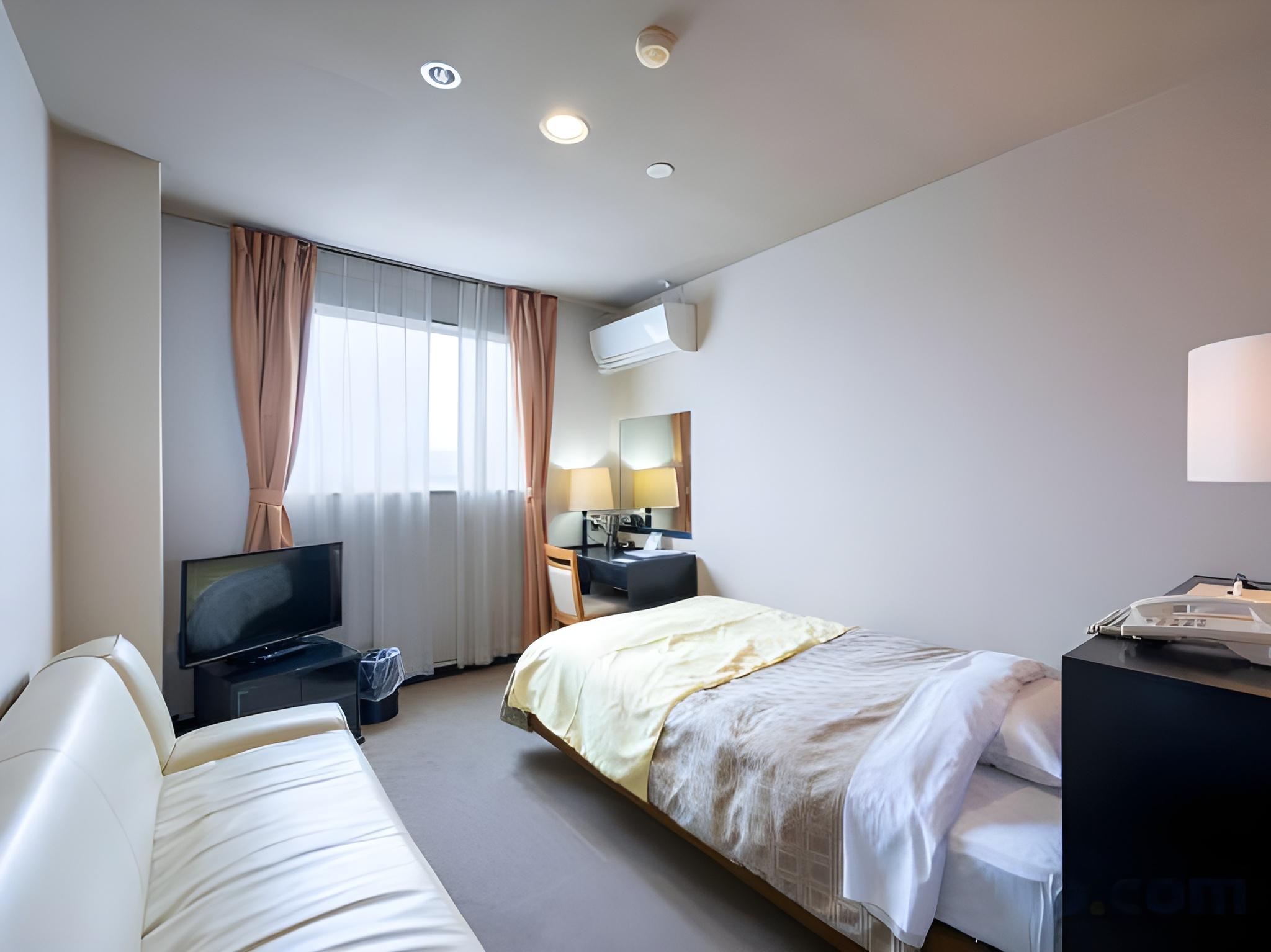 Semi Room, Semi Double Bed, Smoking