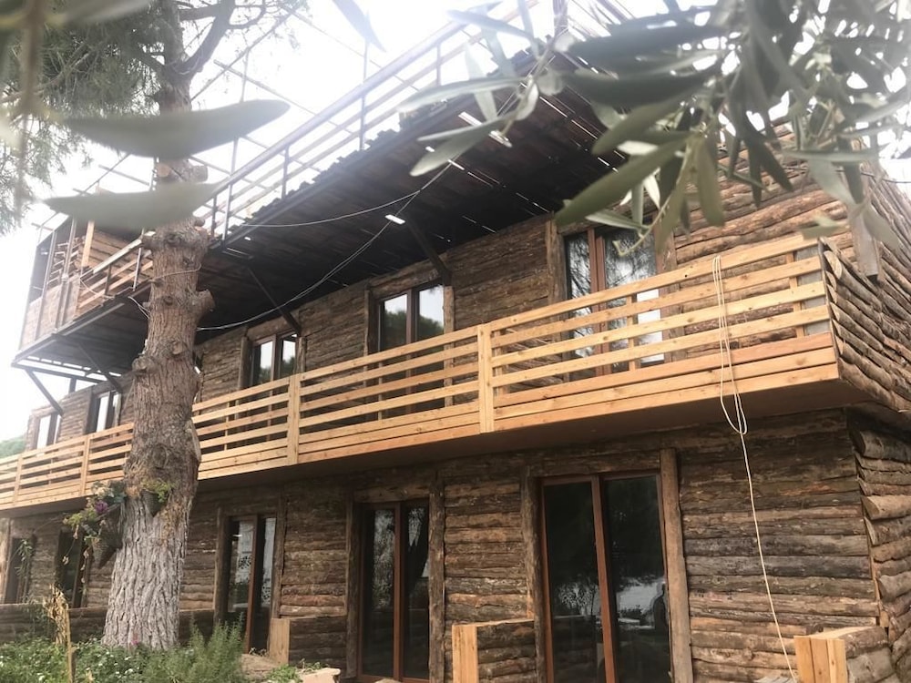 Ayanya Beach & Bistro Bungalows 2/42