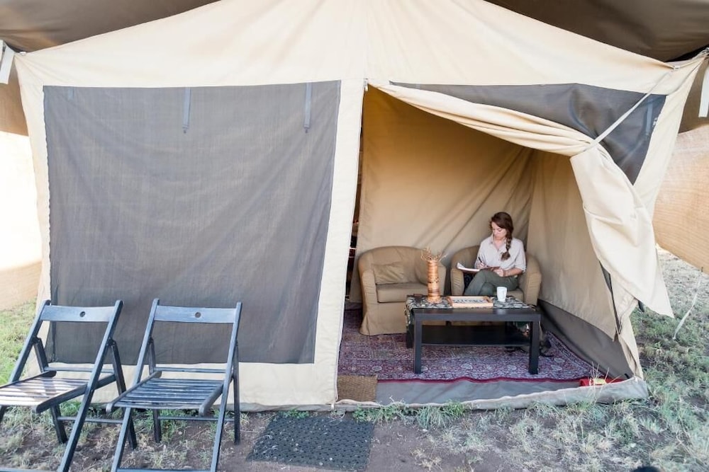SERENGETI WILDEBEEST CAMP 12/55