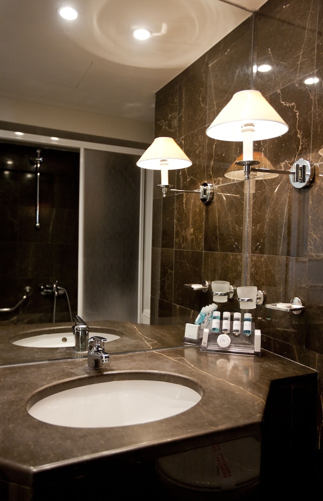 Hera Hotel 36/39