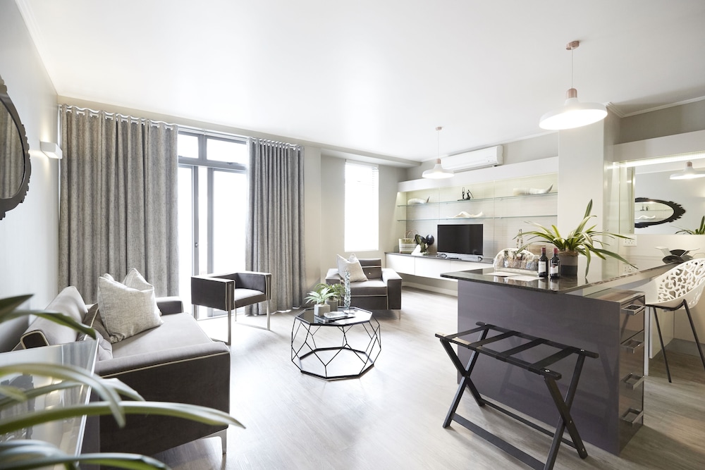 The Hyde All-Suite Hotel 30/46