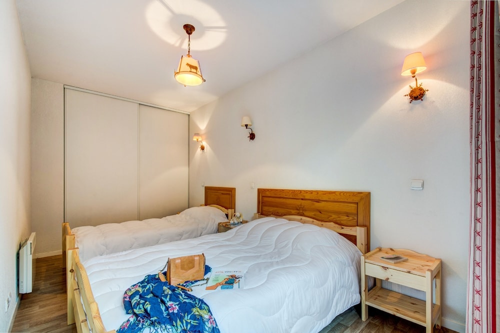 Room at Residence Illixon - Vacanceole, BAGNERES-DE-LUCHON