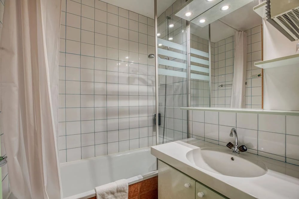 HOTEL FLORIMONT(Formerly BEST WESTERN Hotel Florimontnon) 48/50