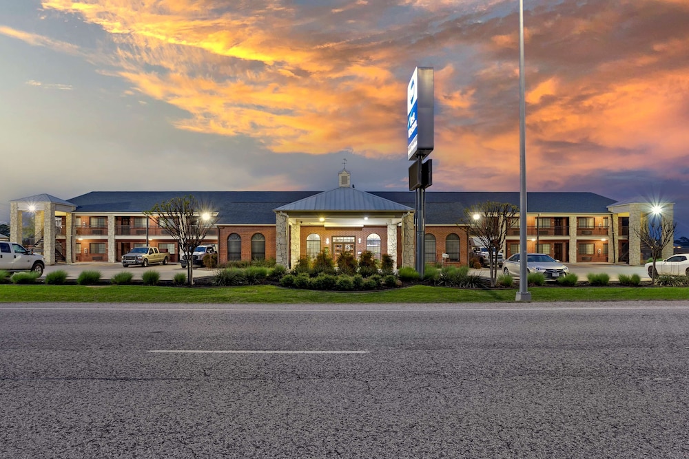 Best Western Inn Of Brenham 8/33