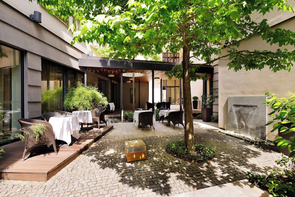 Three Crowns Hotel 52/55