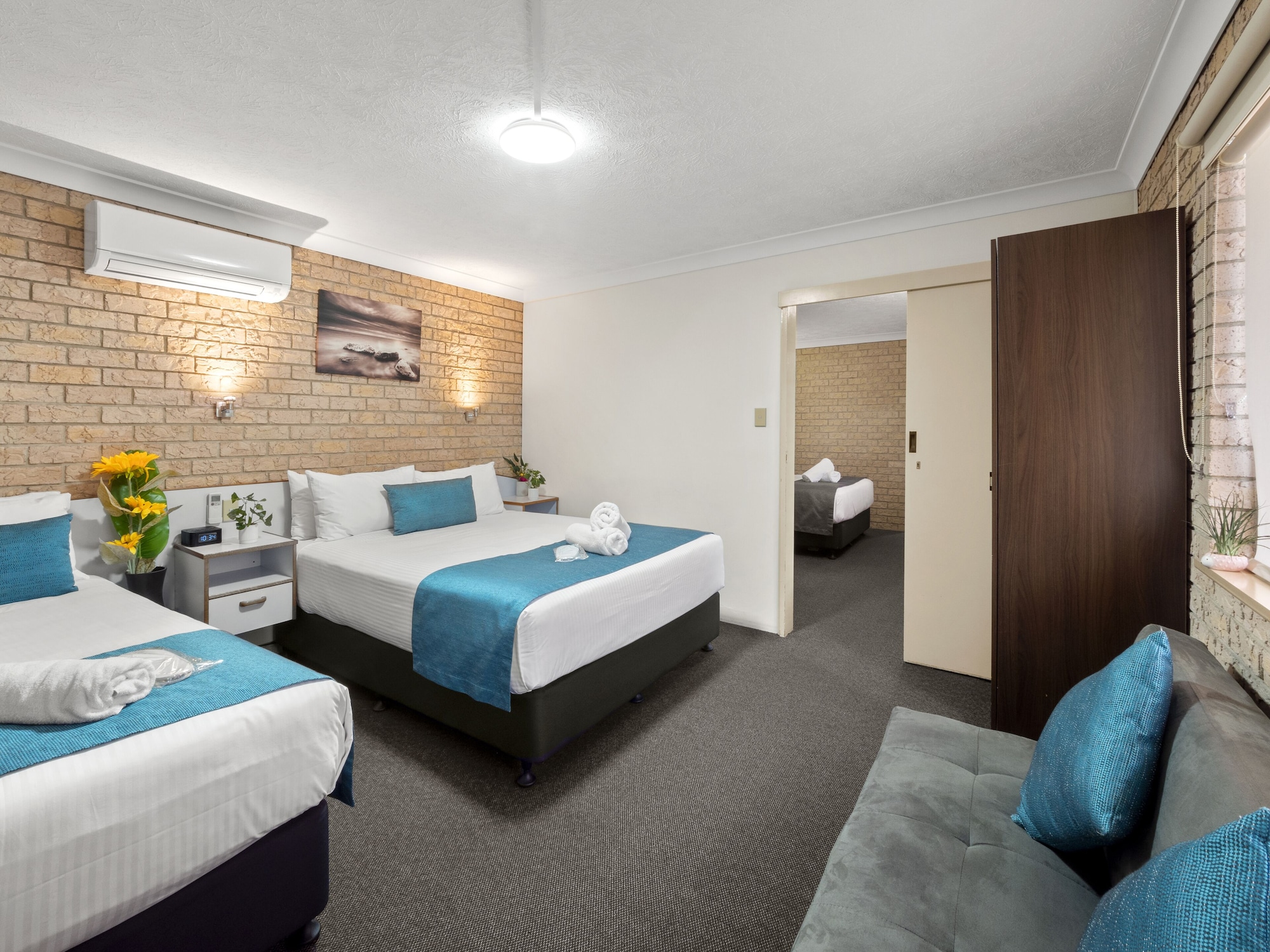 2 Bedrooms, Executive, Suite, 1 Single and 2 Queen Beds