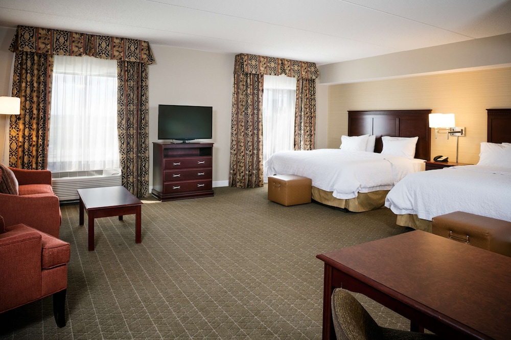 Hampton Inn & Suites Toledo-Perrysburg 19/50
