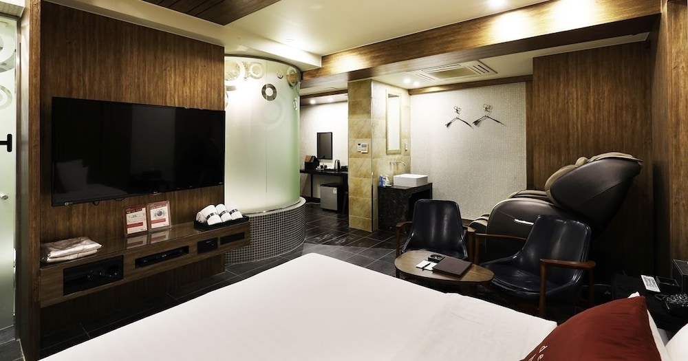 Time Hotel(Good Time Hotel Annex) 40/50