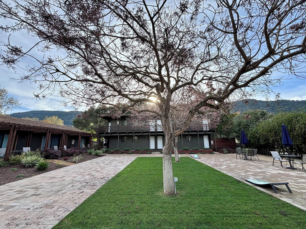 Hidden Valley Inn 49/57