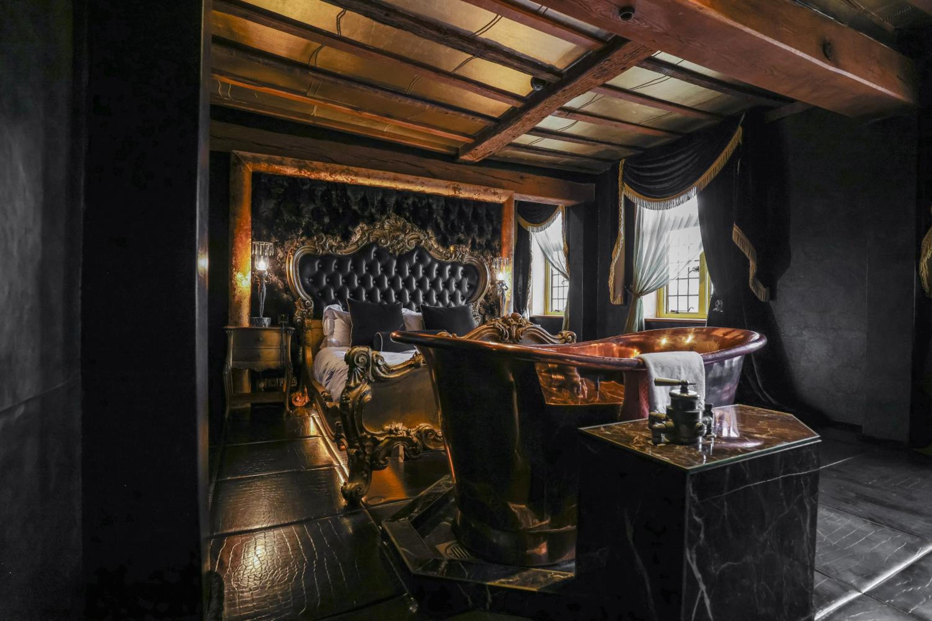 Crazy Bear Hotel Beaconsfield 2/46