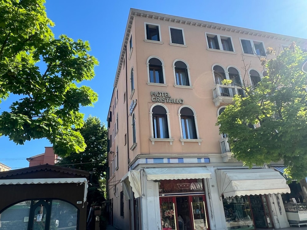 Hotel Cristallo 2/50