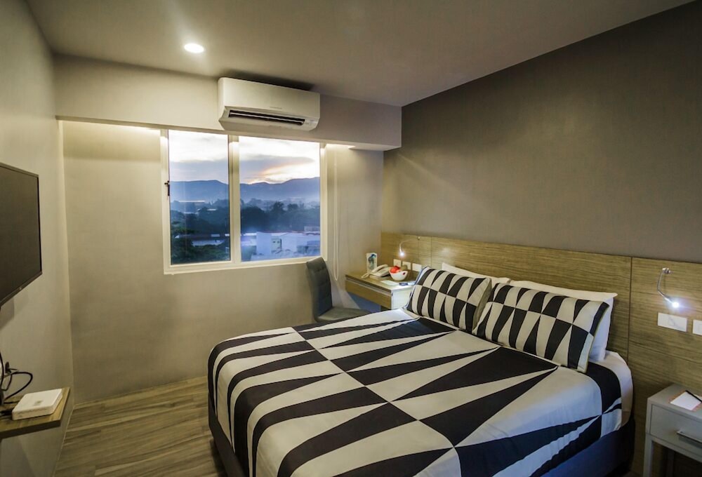 Cebu Hotel Plus 34/55