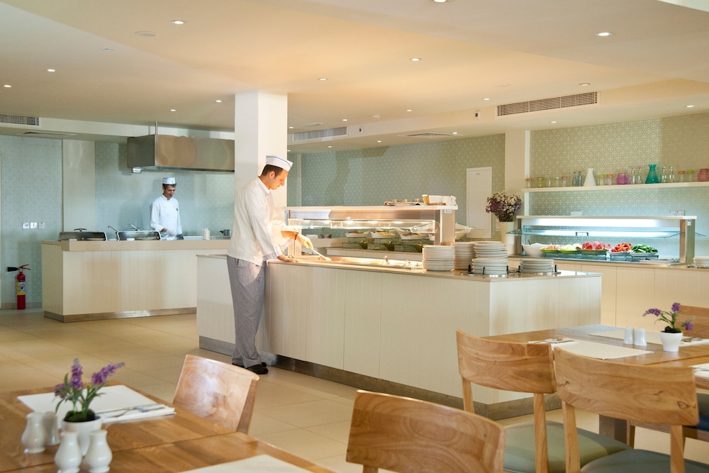 Pernera Beach Hotel 14/72