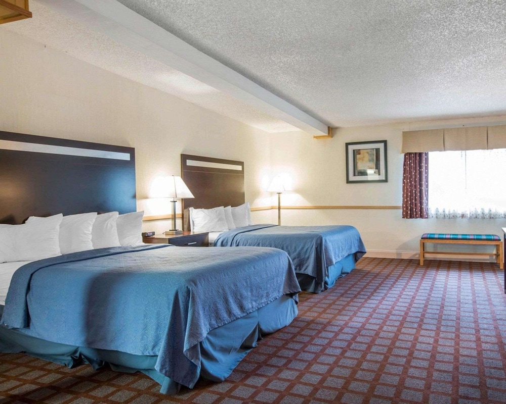 Quality Inn Mammoth Lakes 12/37