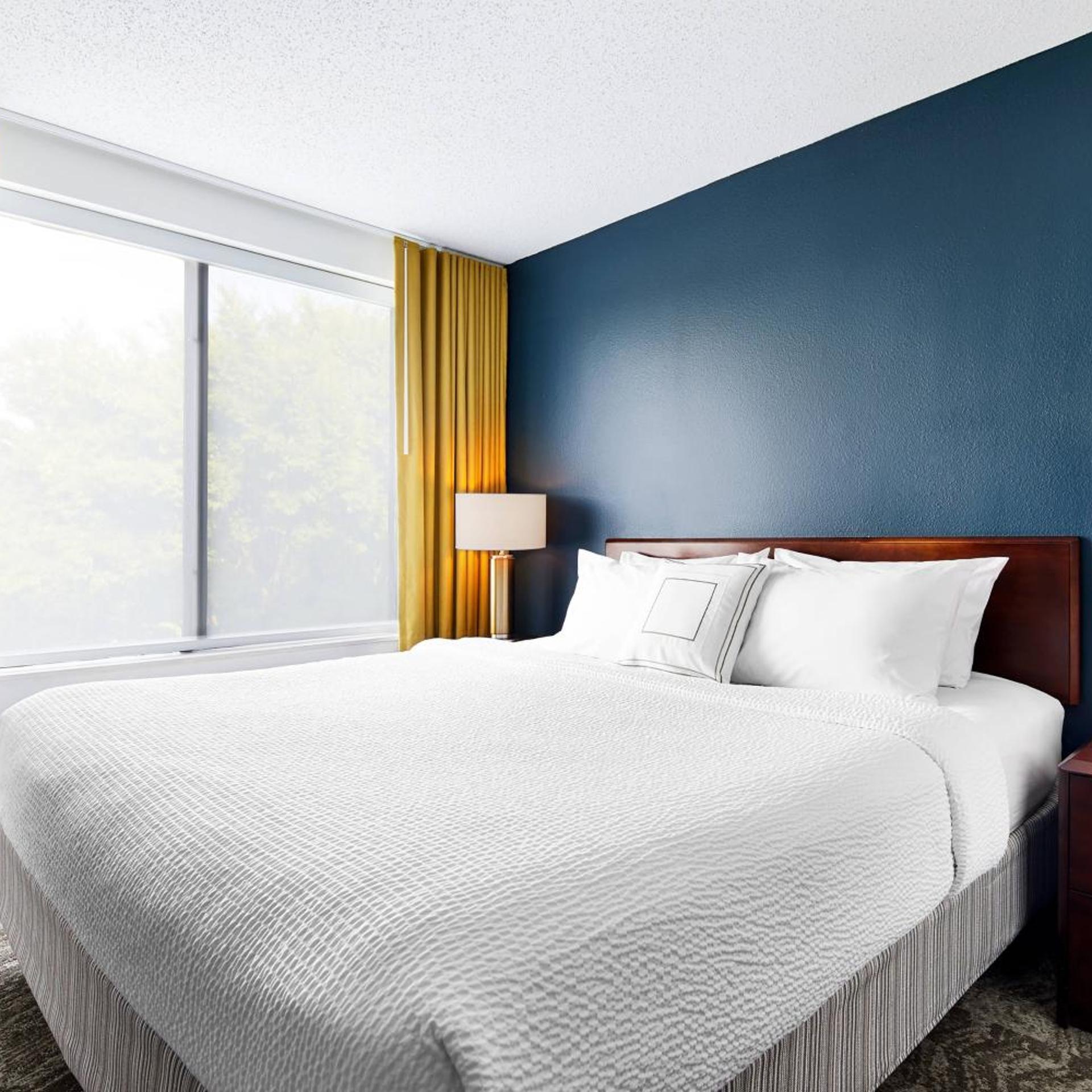 Suite, King Bed, Trundle Bed, Sofa