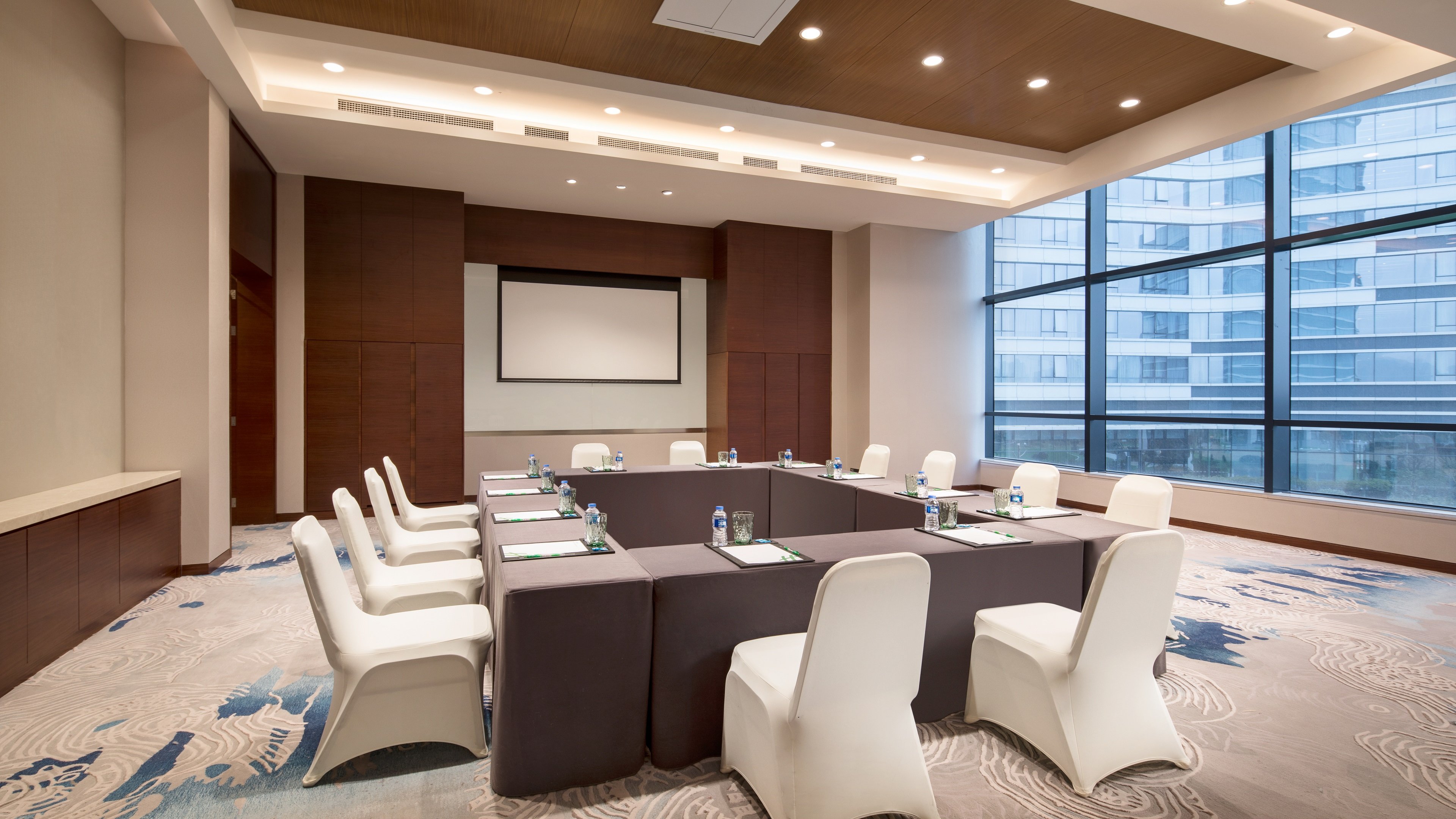 HOLIDAY INN SUZHOU TAIHU LAKE 25/27