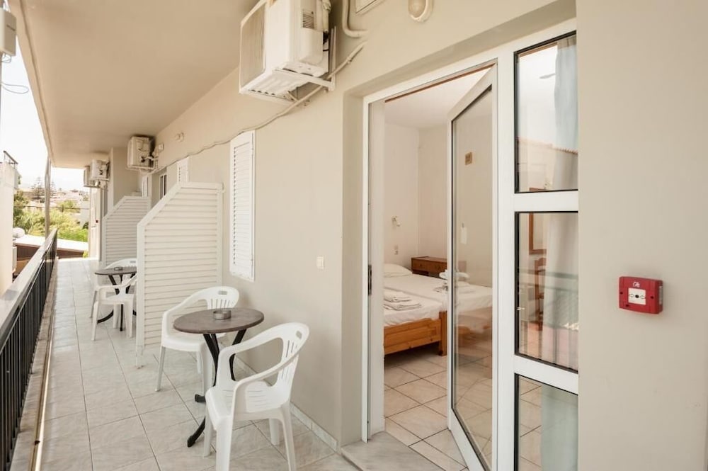 Niriis Hotel 48/50