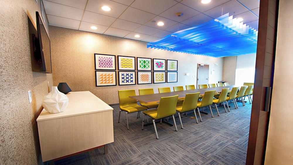 Holiday Inn Express & Suites Houston SW - Galleria Area 11/27