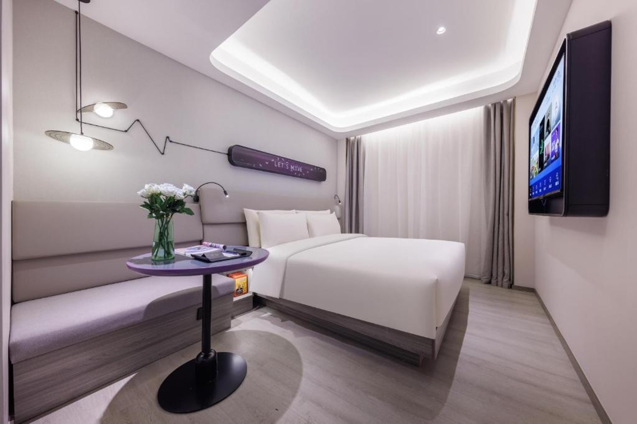Shanghai National Convention and Exhibition Center Zhuguang Road Qingju Hotel 15/18