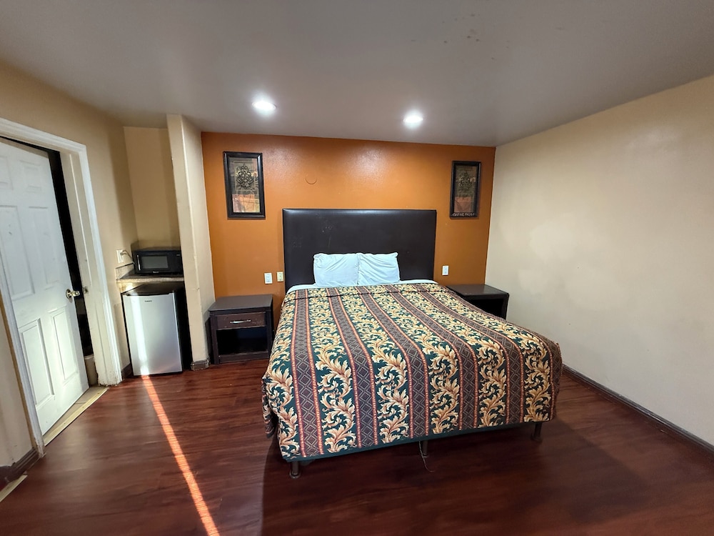 Rocky Inn Motel 9/44