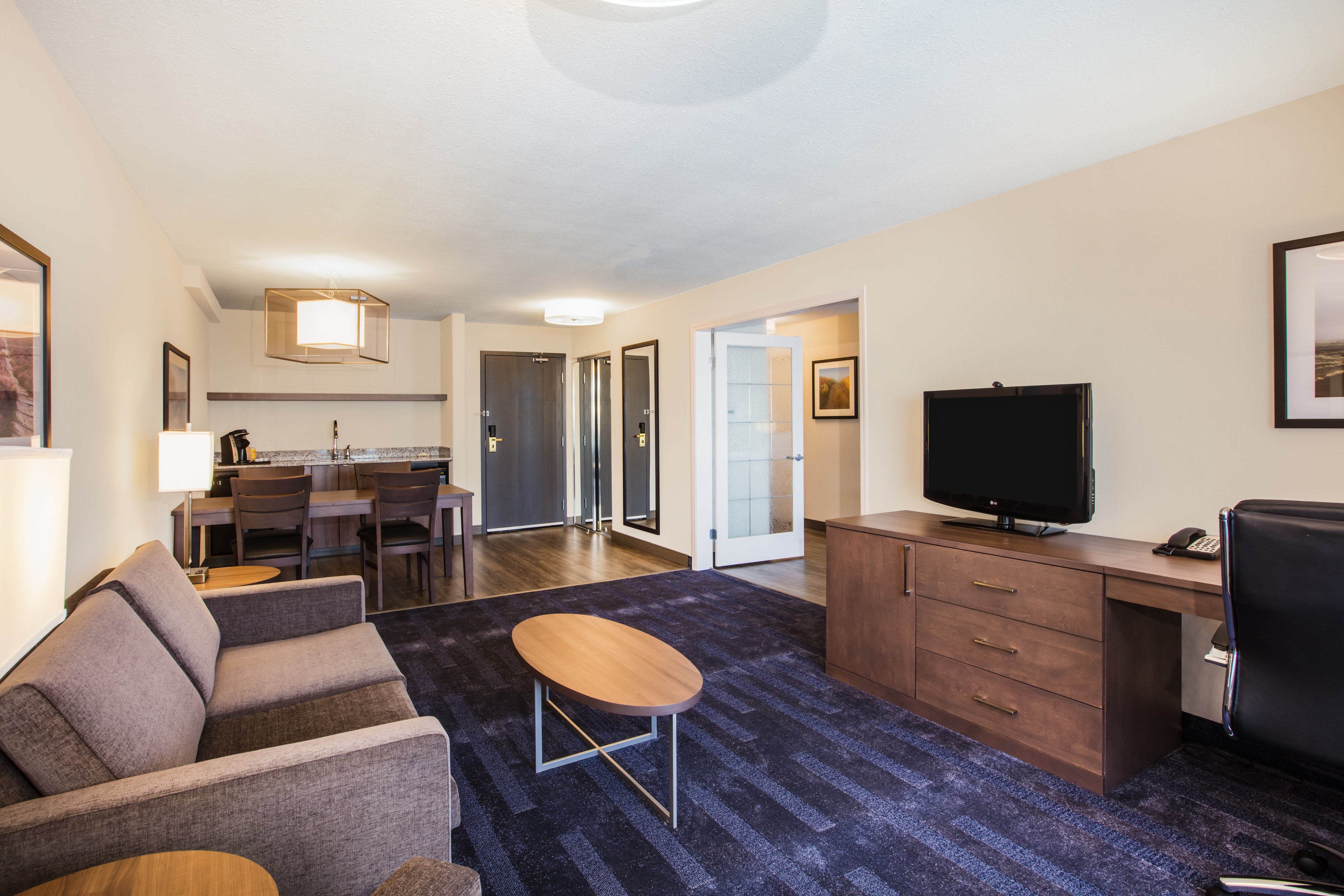 Holiday Inn Suites Grande Prairie Conference Ctr 23/41