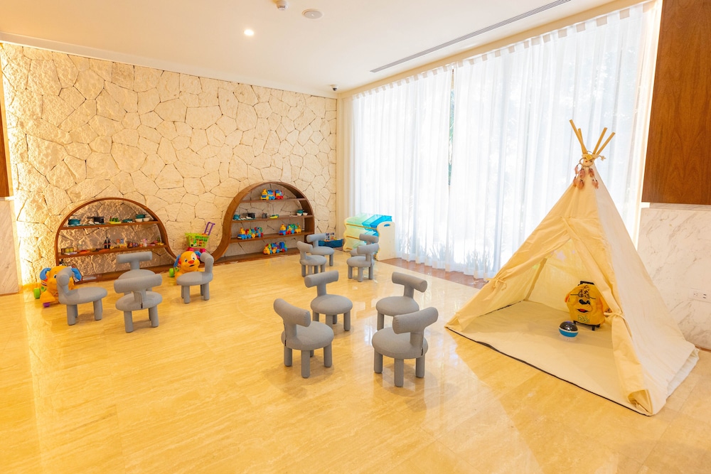 Family Selection At Grand Palladium Kantenah Resort & Spa 26/50