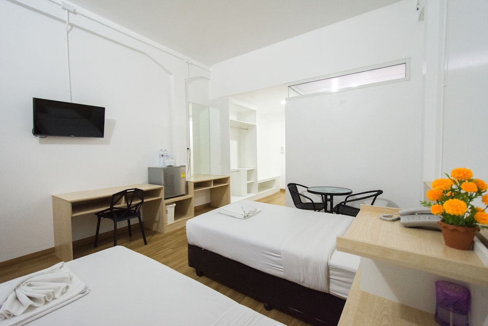 Basaya Beach Hotel And Resort 12/63