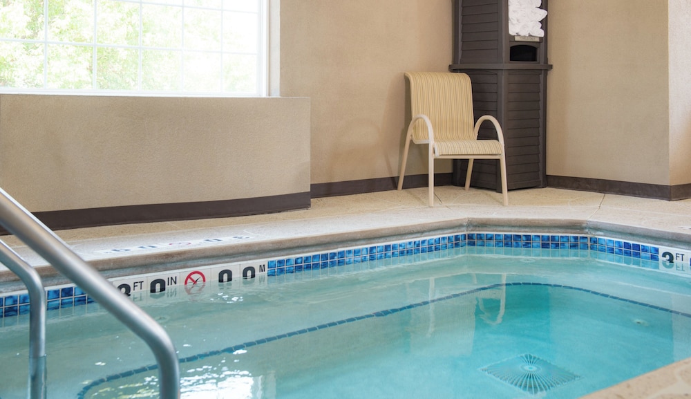 Holiday Inn Express Le Claire Riverfront-Davenport 34/66