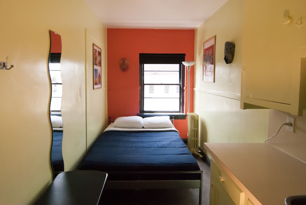 Ocean Island Inn Backpackers Suites Hostel 24/79
