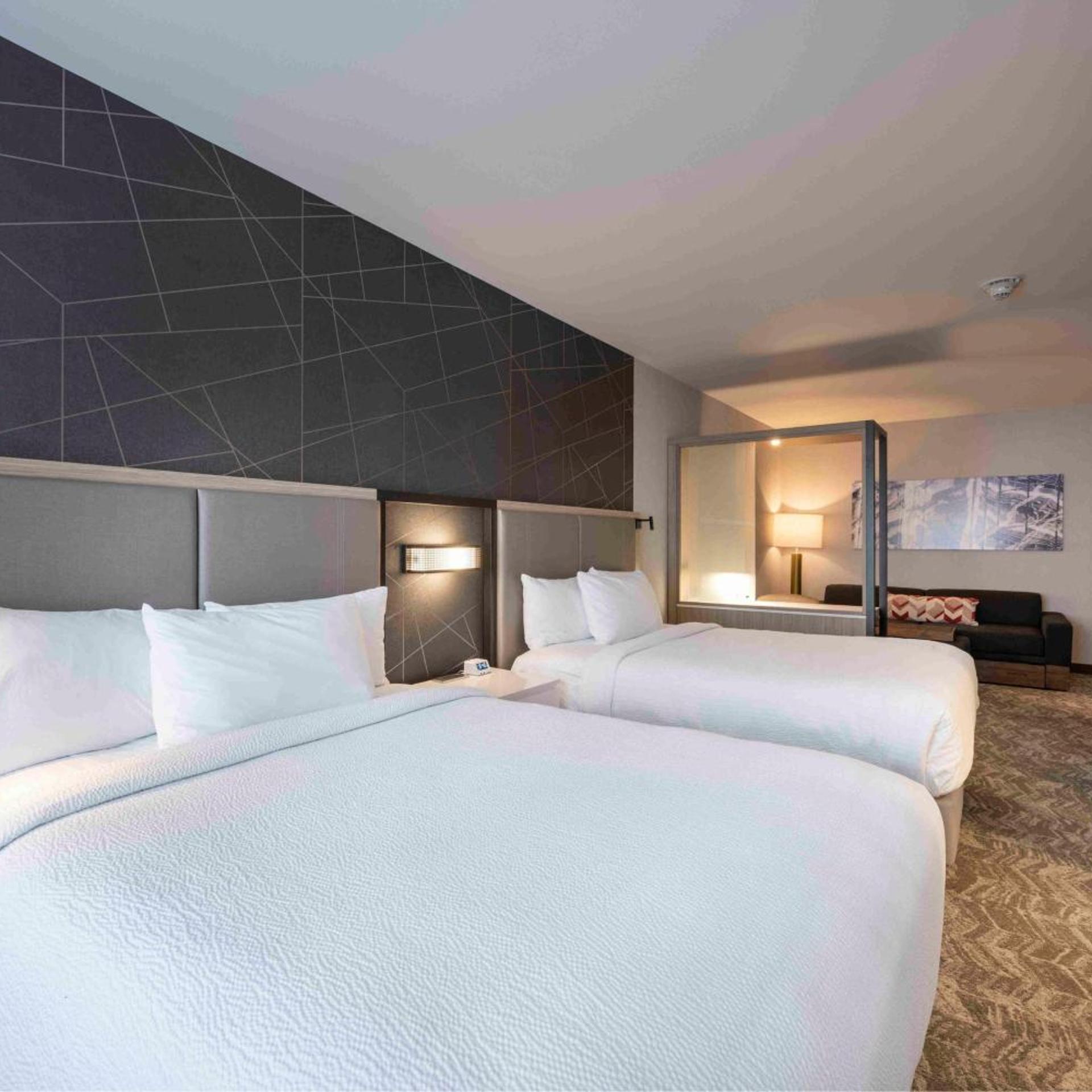 Suite, 2 Queen Beds, Trundle Beds