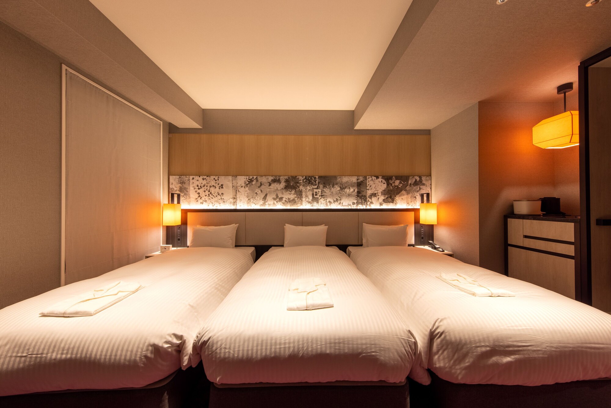 Casual, Triple, 3 Beds