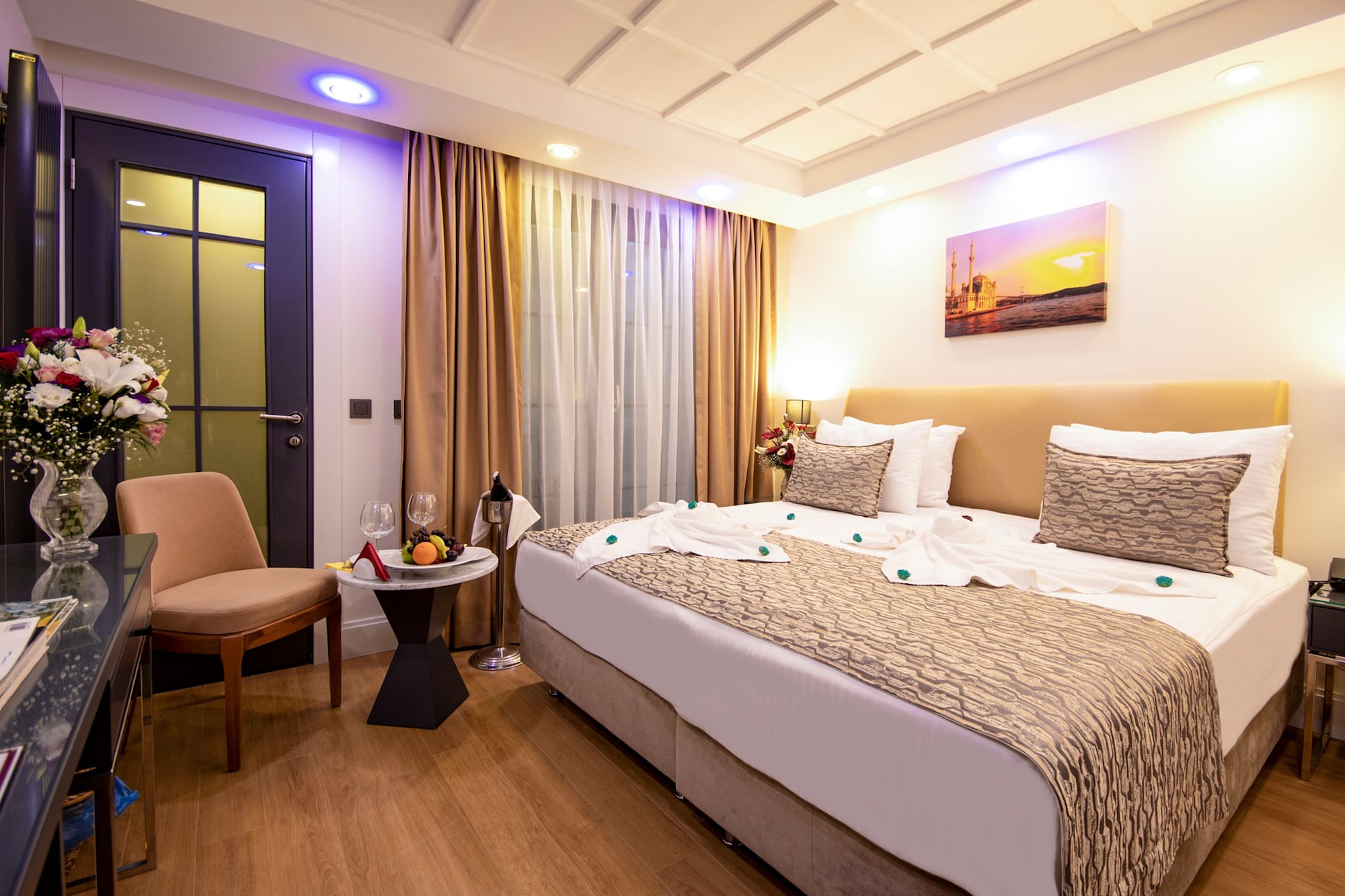ECONOMY, DOUBLE OR TWIN BED
