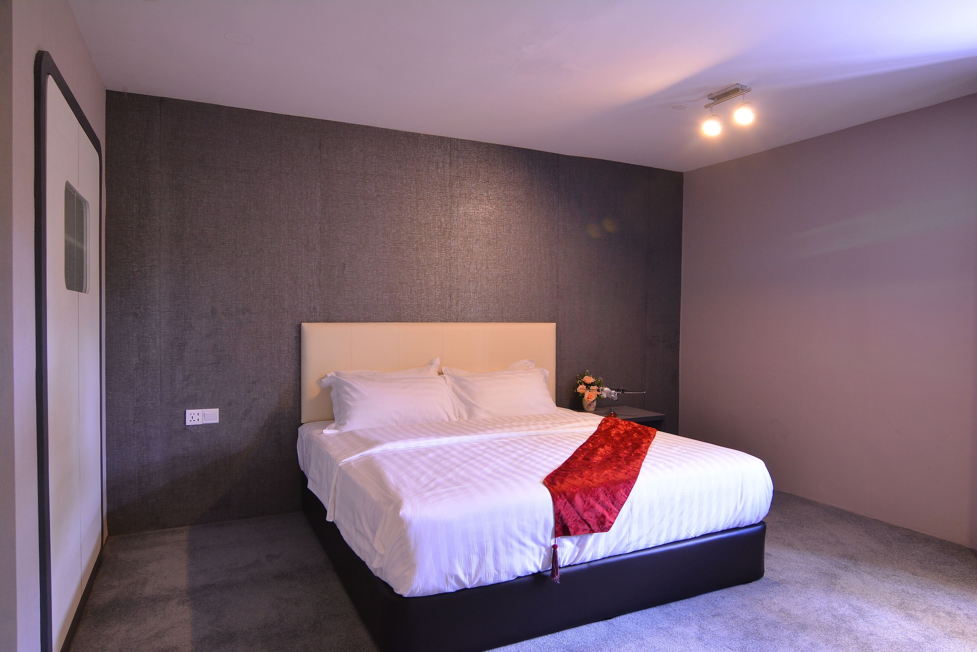 First Class, King Bed